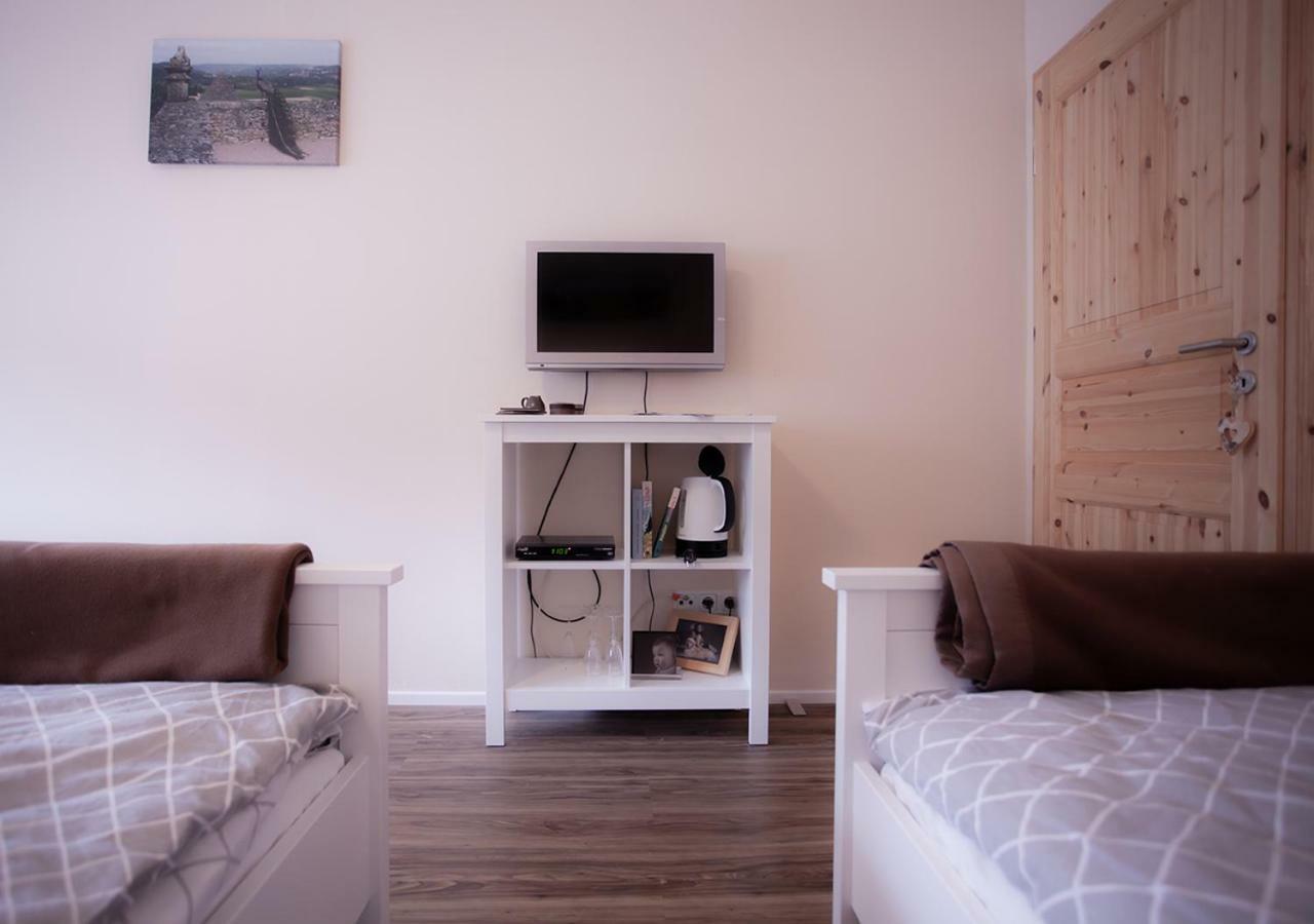 B&B Waldsolms Bagian luar foto